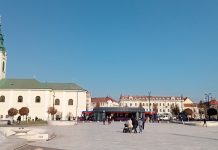 Piața centrală se pregătește pentru Târgul de Crăciun