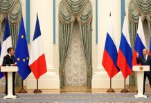 Politico: „Macron a intrat în bârlogul ursului și e clar că a fost sfârtecat”. Putin: „Nici nu veți apuca să clipiți”