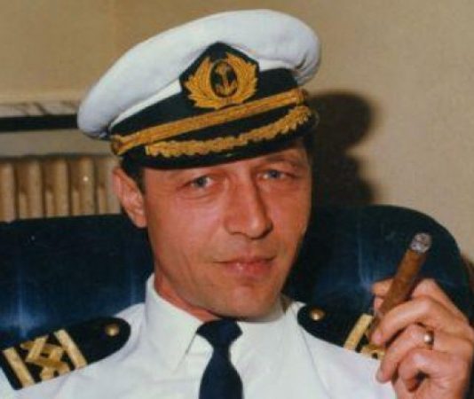 Băsescu a furat statului flota. Statul i-a luat lui Băsescu vila de protocol