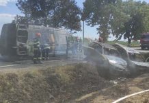 Două mașini și un microbuz au luat foc