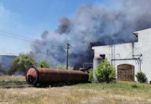 Incendiu la rezervoarele cu reziduuri de păcură de pe platforma unei uzine dezafectate din Tileagd