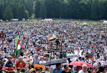 Zeci de mii de catolici maghiari sunt în pelerinaj la Șumuleu Ciuc