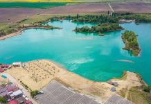 Duminică începe sezonul pe ˝Litoralul vestului˝, unde mii de bihoreni se distrează an de an