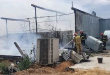 Un incendiu la un atelier de reparat camioane din Oradea era să cuprindă trei rezervoare de combustibil