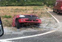 O femeie de 36 de ani și fetița ei de 5 ani au ajuns în stare gravă la spital, dupa ce au intrat cu mașina într-un cap de pod