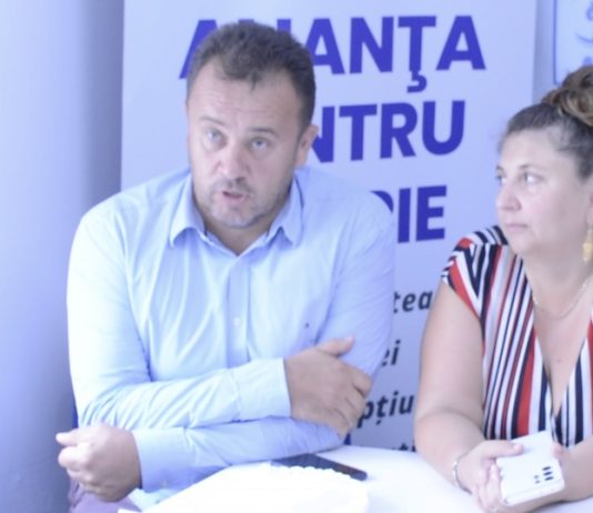 Liviu Pop: Baronii manualelor care au livrat Legea dezastruoasă din 2011 au venit astăzi cu un nou pachet de legi în educație! +Video