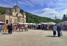 Mii de pelerini au fost de Sântămărie, la Mănăstirea Izbuc