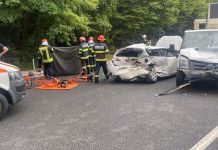 Un șofer bihorean de 24 de ani a decedat după un accident cauzat de viteza excesivă și drumul umed