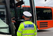 Polițiștii bihoreni au verificat transportatorii de persoane și au dat amenzi de peste 18.000 de lei