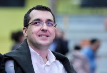 PSD îl atacă dur pe Vlad Voiculescu:Timp de peste 12 mii de zile, acest impostor pretinde că a supraviețuit cu 33 de lei pe zi!