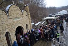 Rupere de nori la pelerinajul de Adormirea Maicii Domnului de la mănăstirea Nicula