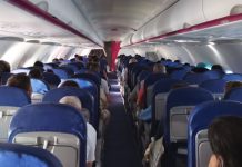 Zeci de români care zburau duminică spre Grecia au fost ținuți la 40 de grade în avion