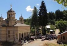 Mii de pelerini sunt așteptați în weekend la hramul Mănăstirii Izbuc