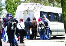 Avocatul poporului intervine în scandalul eliminării burselor sociale pentru elevii care merg la liceu în altă localitate