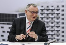 Ministrul Educației, acuzat de plagiat pentru că ar fi copiat ˝doar˝ 13 capitole dintr-un curs