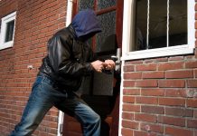 Hoți prinși după ce dintr-o casă din Cihei s-au furat bani, bijuterii și alte bunuri, în valoare totală de 140.000 de lei.