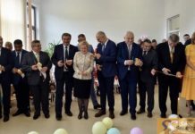 De câți politicieni este nevoie ca să se taie o panglică de inaugurare?