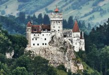 Miliardari și vedete de la Hollywood vor sărbători Halloween-ul la castelul lui Dracula!