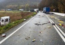Accident grav la Bologa, între un TIR și o dubă