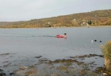 Scafandrii au scos trupul neînsuflețit al unui tânăr din apa barajului Fugiu