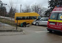 Accident între un microbuz de transport copii, o mașină și o căruță la Valea lui Mihai