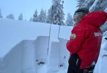 Strat de zăpadă de aproape un metru pe pârtiile din Bihor