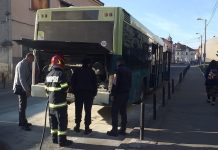 Incendiu la un autobuz aflat în mers, pe strada Avram Iancu din Oradea