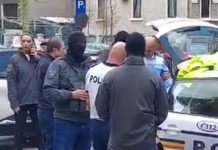 Doi cunoscuți poliţişti de la Brigada Rutieră din Capitală, reținuți după un flagrant de luare de mită