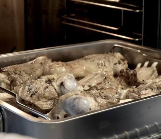 O rețetă de friptură de miel la cuptor VIDEO