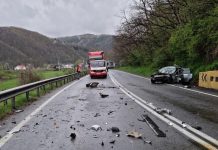 Accident la Negreni, ambii șoferi au ajuns la spital