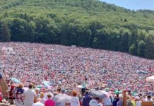 Preşedinta Ungariei, Novak Katalin, primită cu aplauze de pelerinii de la Şumuleu Ciuc