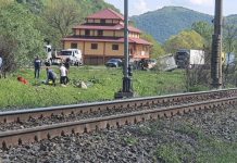 Două autoturisme, un autobuz și o autoutilitară au fost implicate într-un grav accident rutier soldat cu un deces