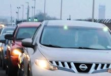 Doar cu luminile aprinse pe drumurile publice