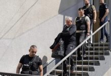 Sebastian Vlădescu s-a prezentat la Secția 6 din Capitală pentru a fi încarcerat după condamnarea definitivă