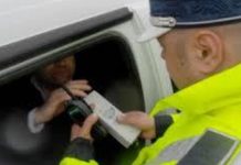 Prins a două oară, conducând băut şi cu permisul suspendat