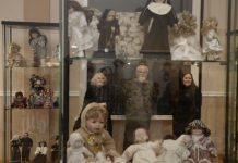 Expoziția „Lumea păpușilor cu cap de porțelan” la Muzeul Țării Crișurilor Oradea