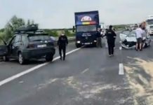 Accident teribil cu un SUV care a intrat într-o remorcă