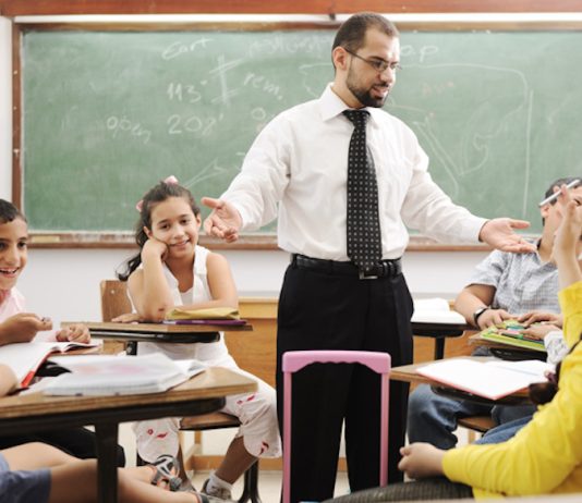 Marcel Ciolacu, apel către dascăli să revină la clase pentru a încheia anul școlar