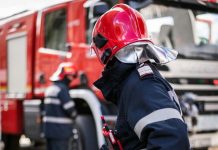 Incendiu izbucnit pe strada Republicii din Oradea, în timp ce proprietara locuinței dormea